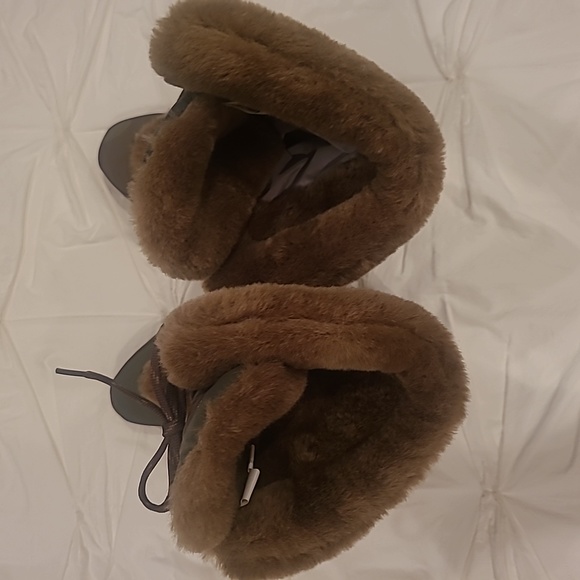 North Face Winter Boots - Picture 5 of 10